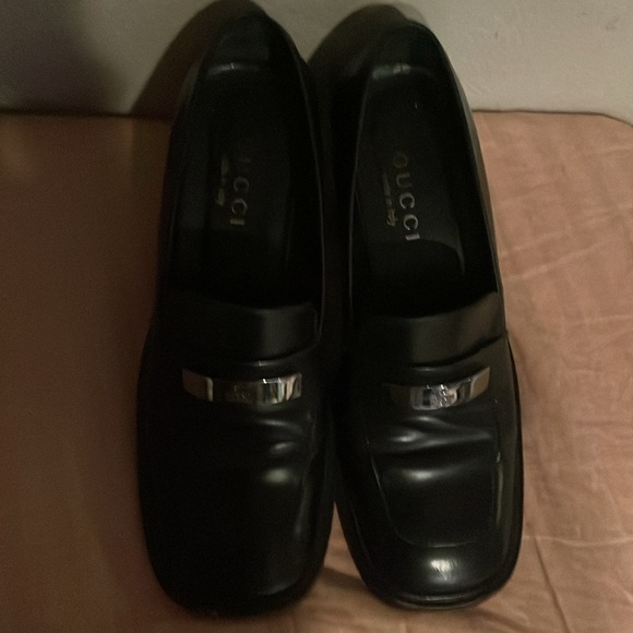 GUCCI VINTAGE BLACK GENUINE LEATHER LOAFERS WITH UNIQUE SILVER HARDWARE! - Picture 4 of 11